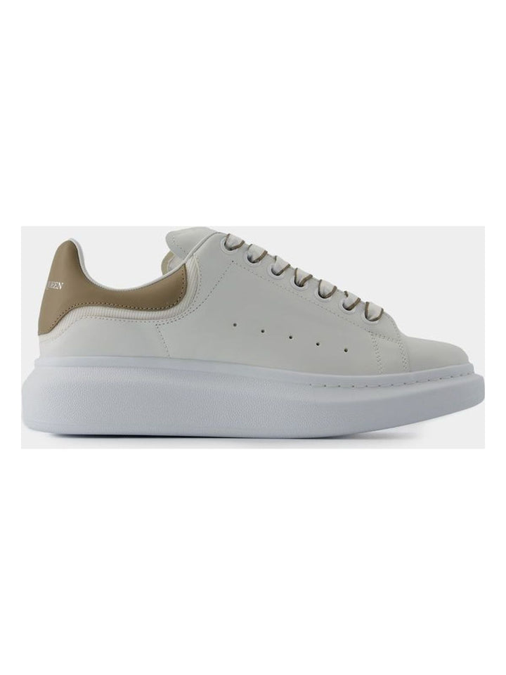 OVERSIZED SNEAKERS