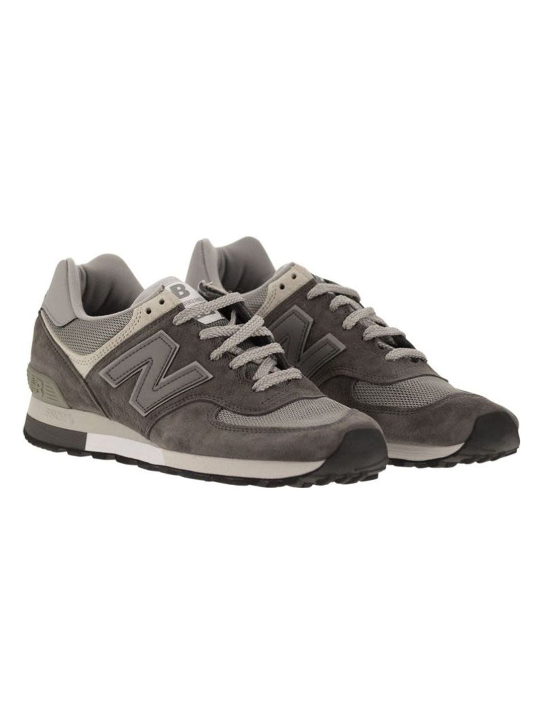576 - SNEAKERS