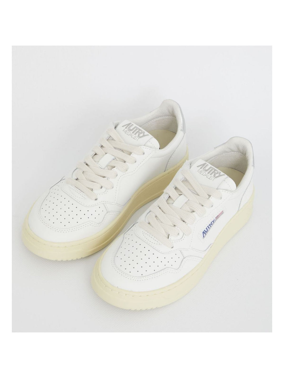 MEDALIST SNEAKERS