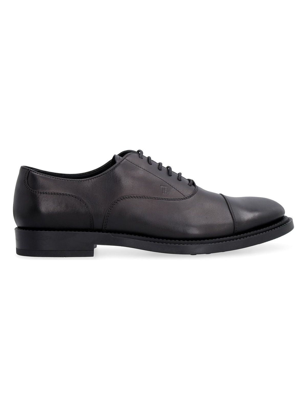 LACE-UPS IN BLACK LEATHER