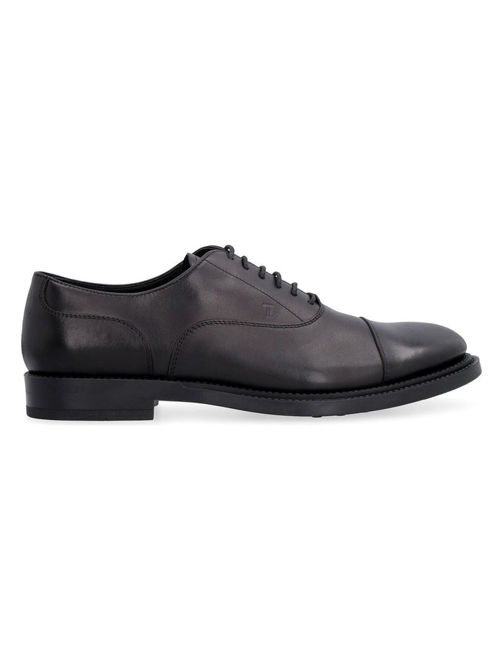 LACE-UPS IN BLACK LEATHER