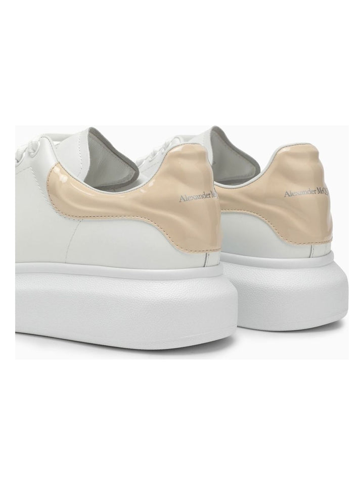 OVERSIZED SNEAKERS