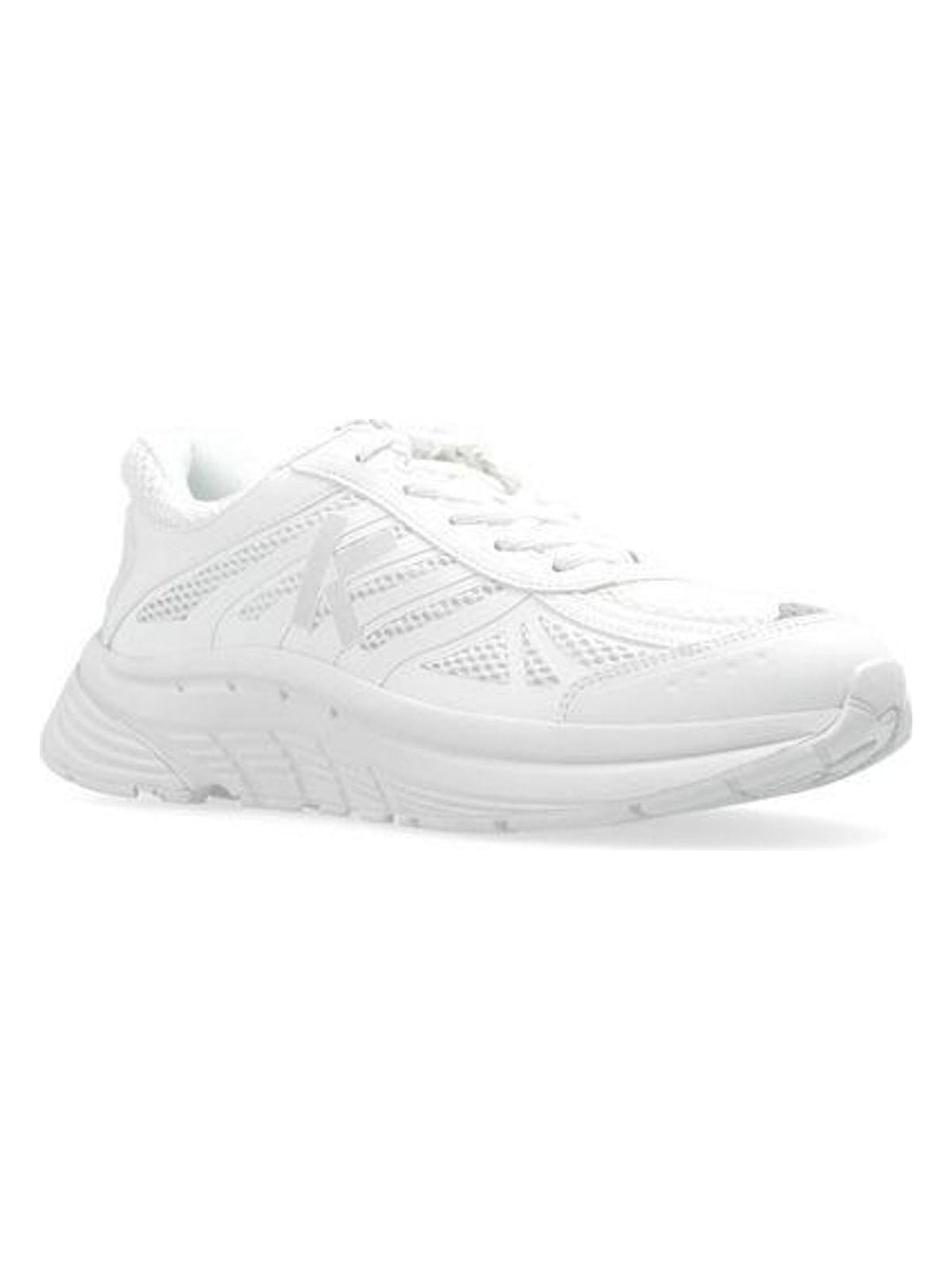 LOW TOP SNEAKER