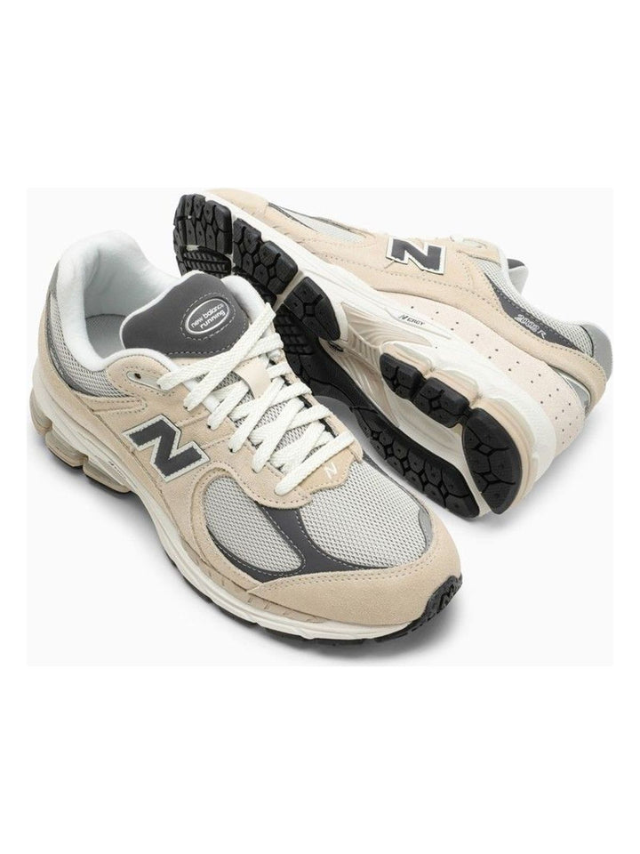 LOW M2002R SANDSTONE SNEAKERS