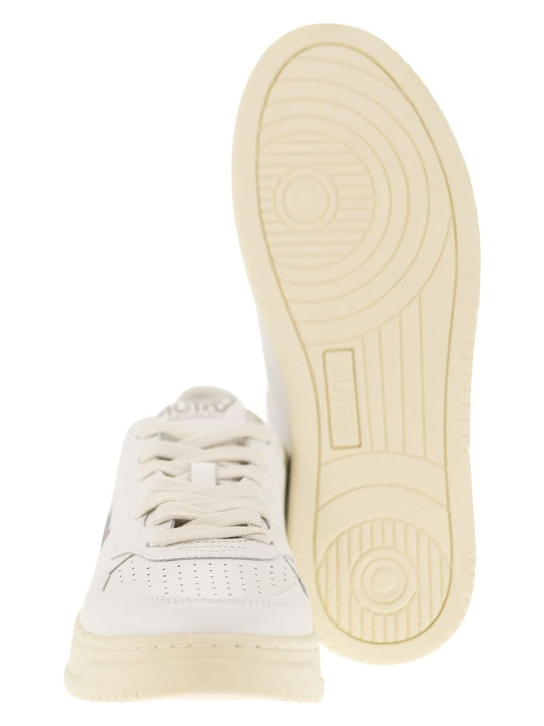 MEDALIST WHITE/LIGHT BLUE TRAINER