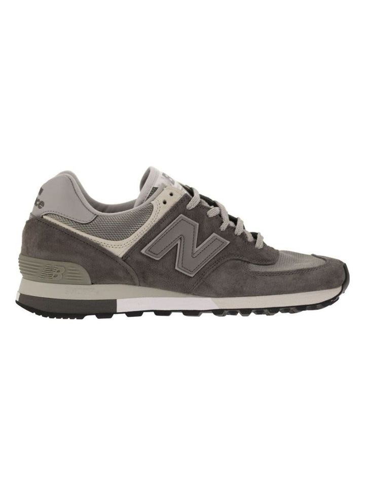 576 - SNEAKERS