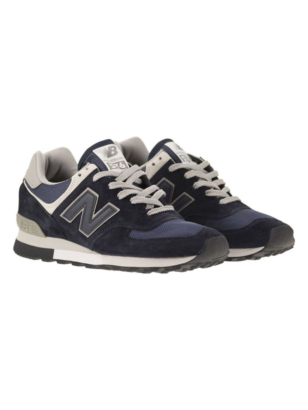 576 - SNEAKERS