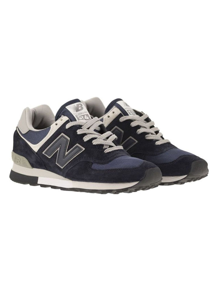 576 - SNEAKERS