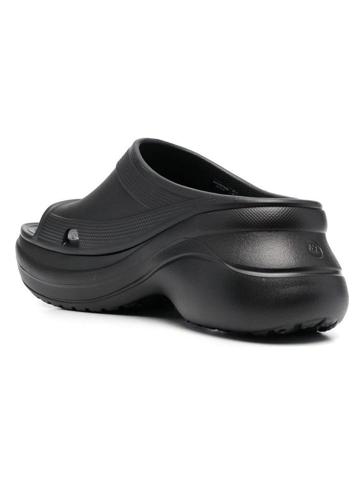 POOL CROCS BLACK RUBBER SANDAL