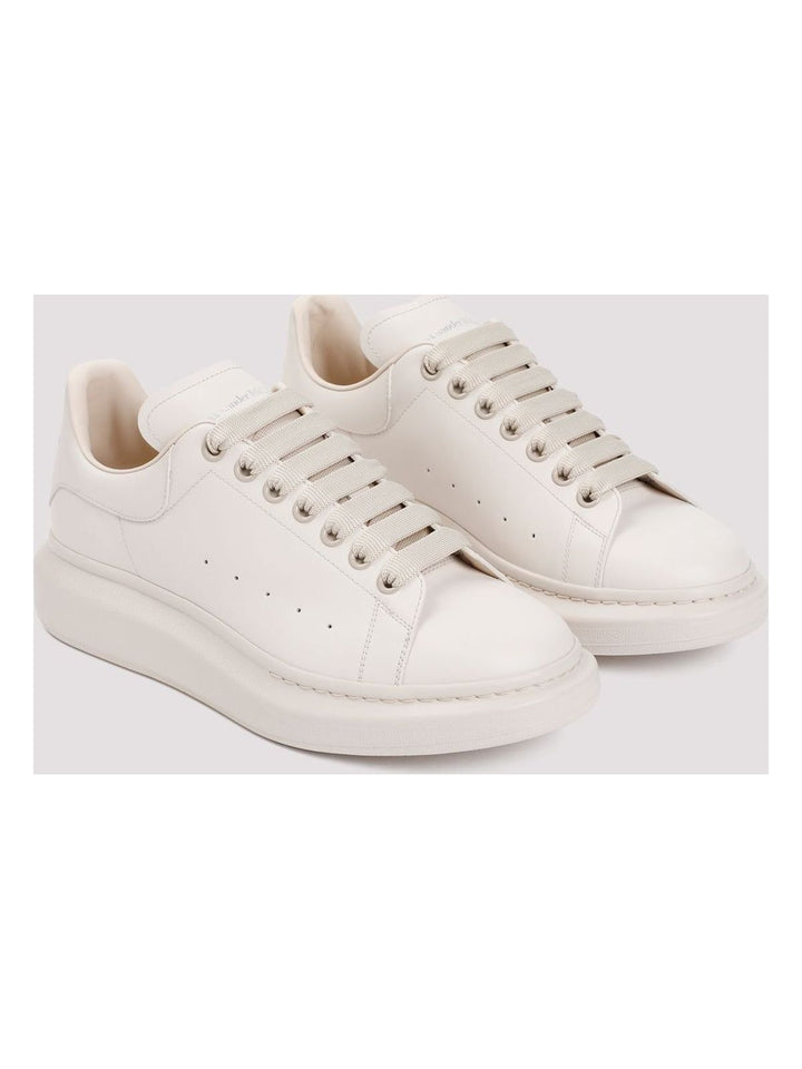 OVERSIZED SNEAKERS