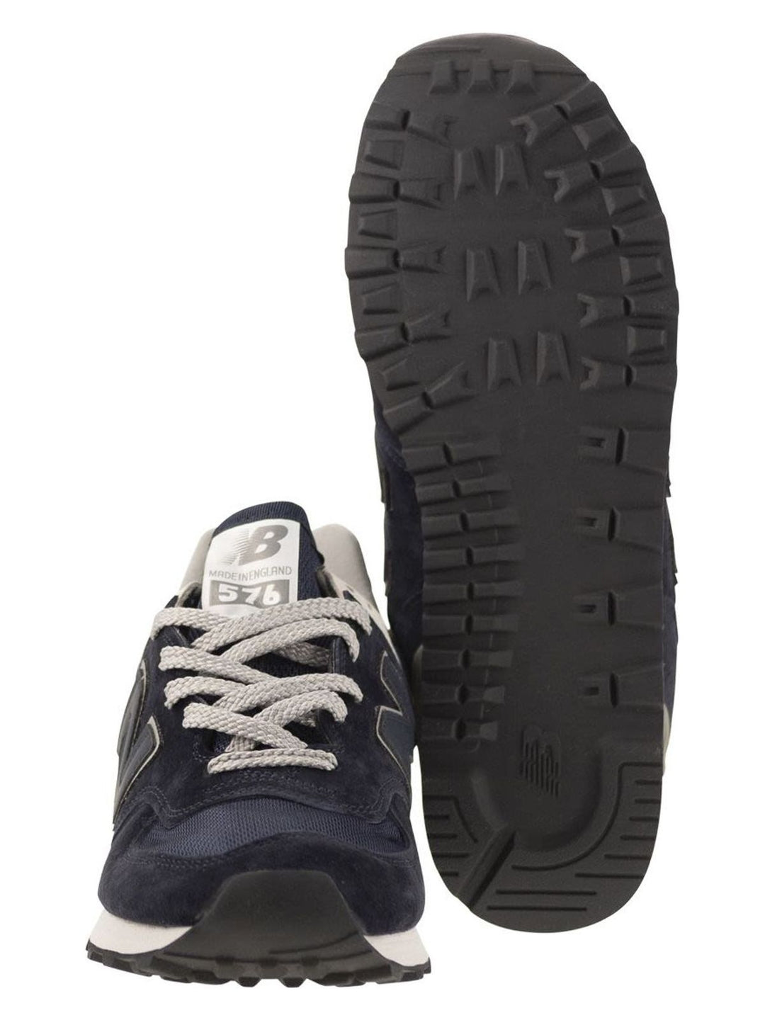 576 - SNEAKERS