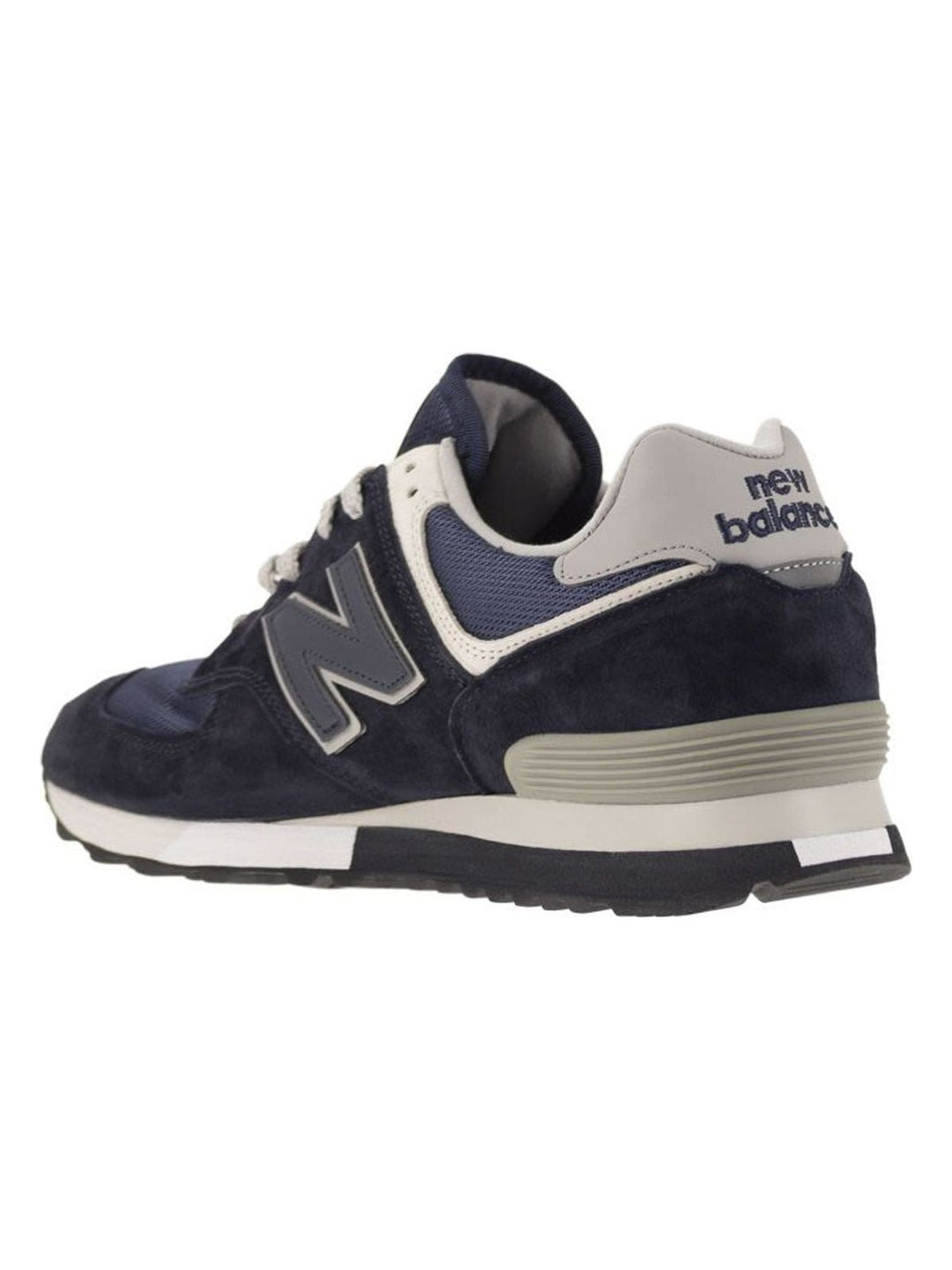 576 - SNEAKERS