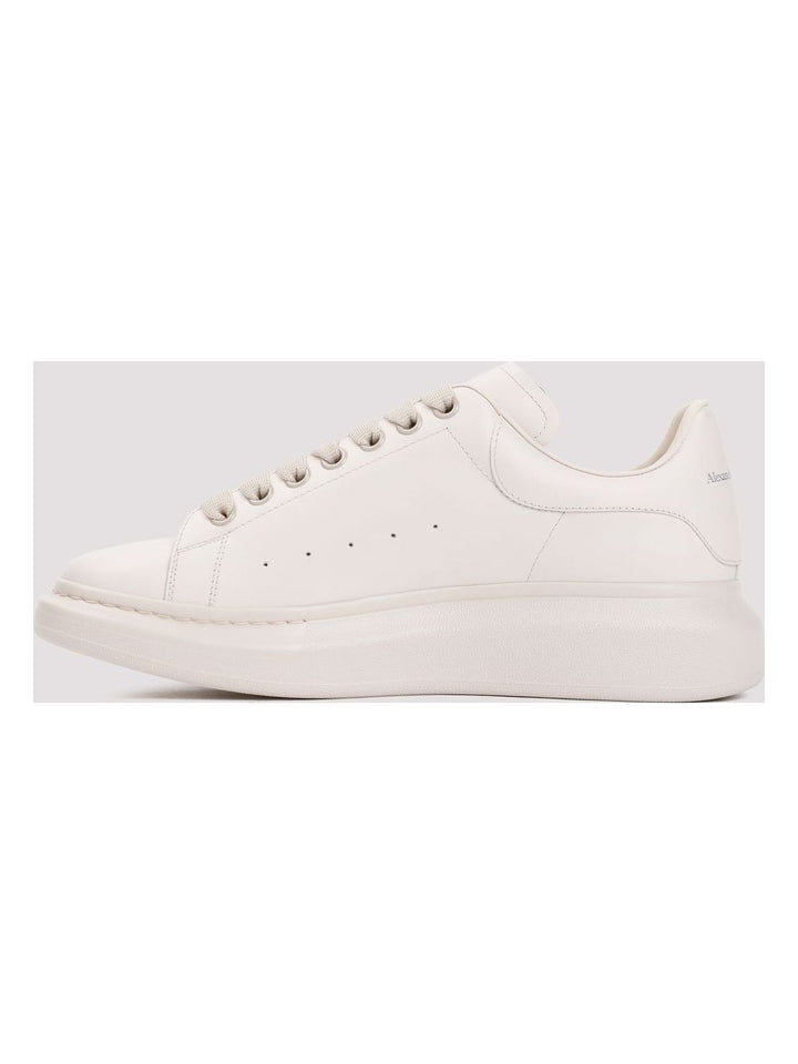 OVERSIZED SNEAKERS