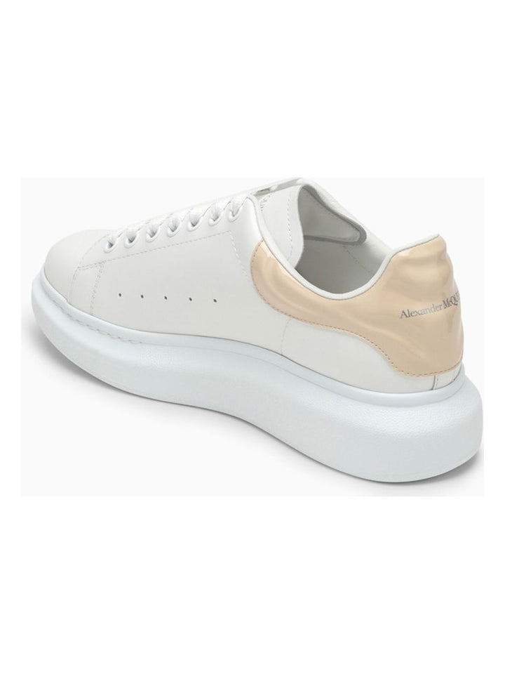 OVERSIZED SNEAKERS