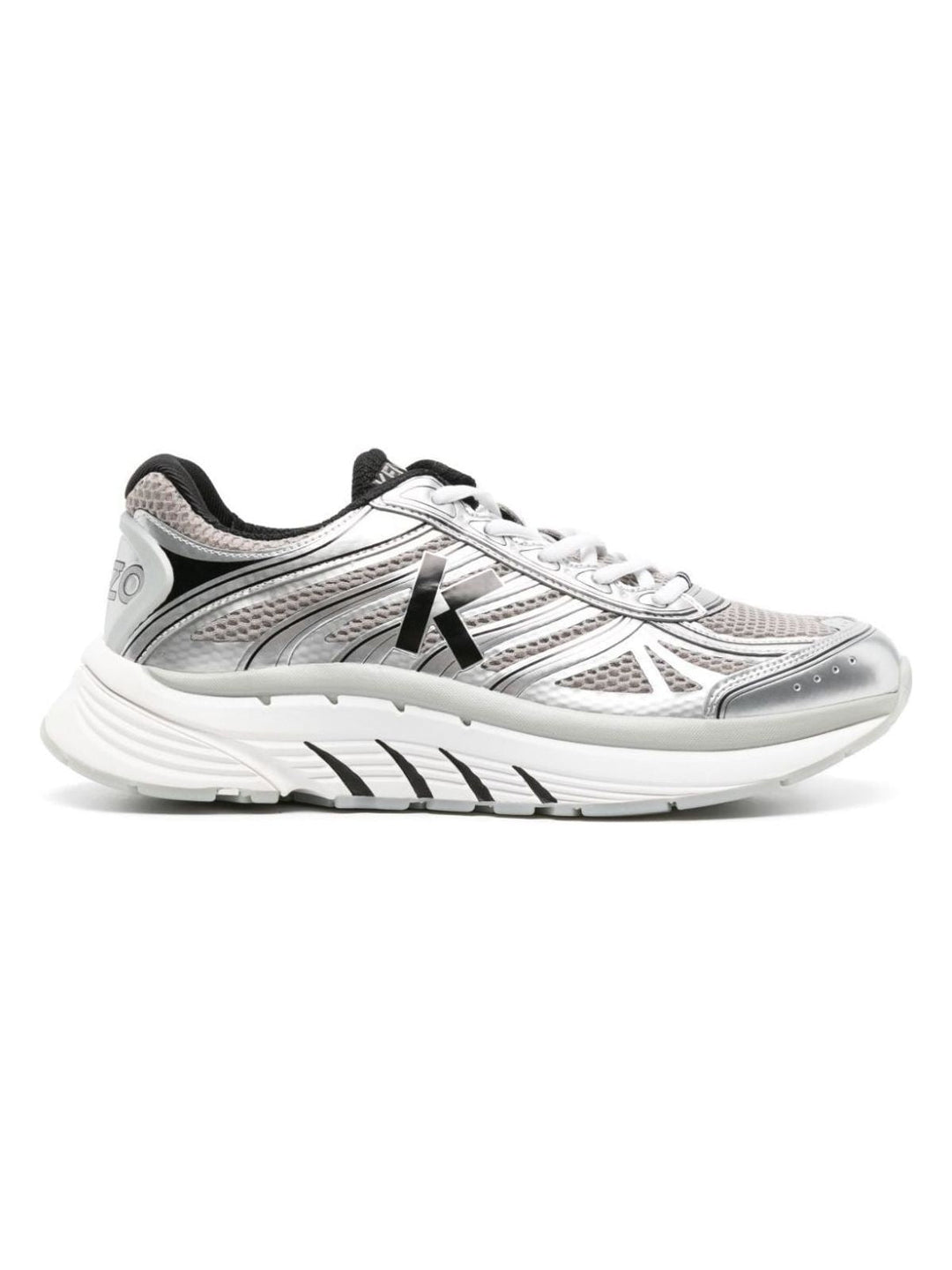 LOW TOP SNEAKER
