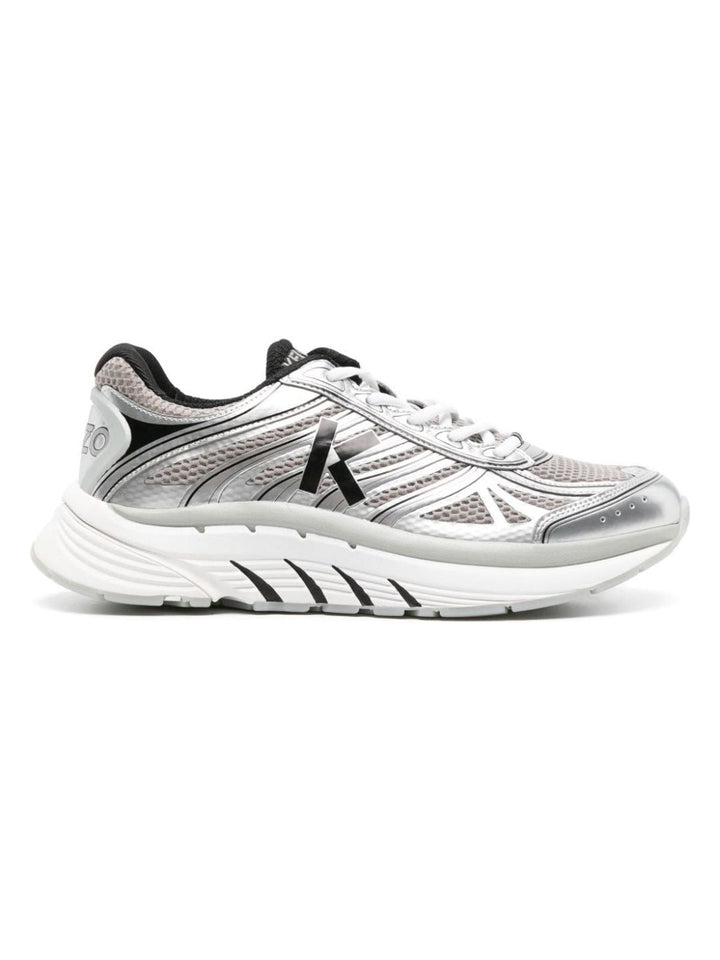 LOW TOP SNEAKER