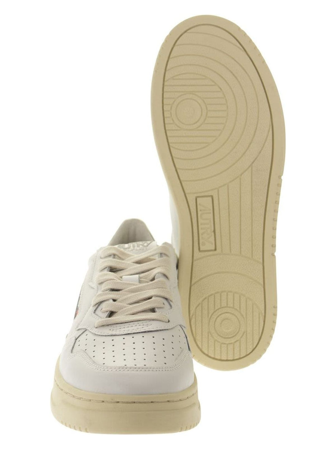 MEDALIST WHITE/BLACK TRAINER