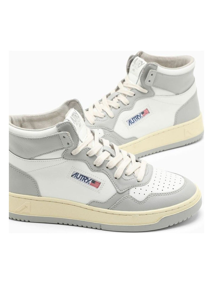 MEDALIST MID SNEAKERS IN WHITE/LIGHT GREY LEATHER