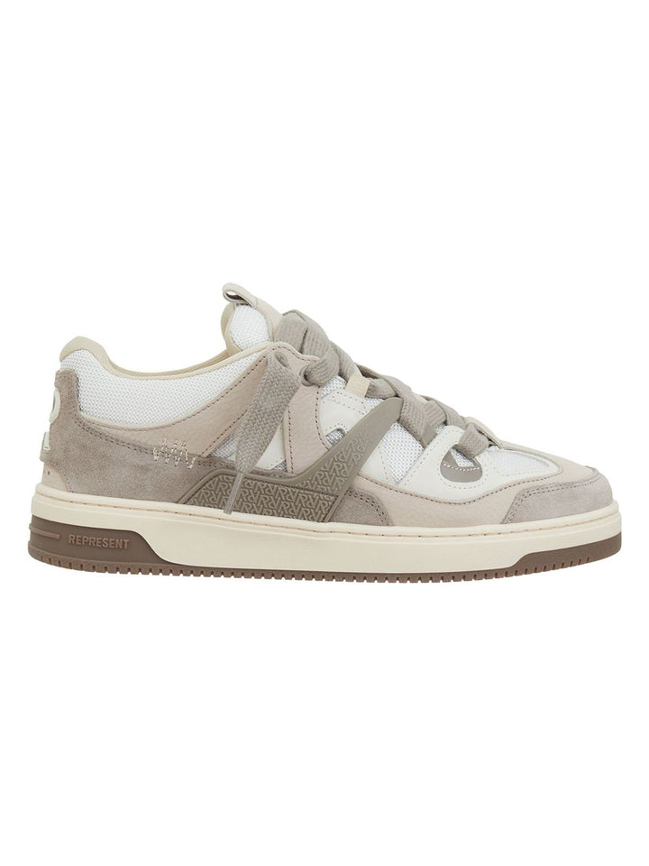 SNEAKER BULLY