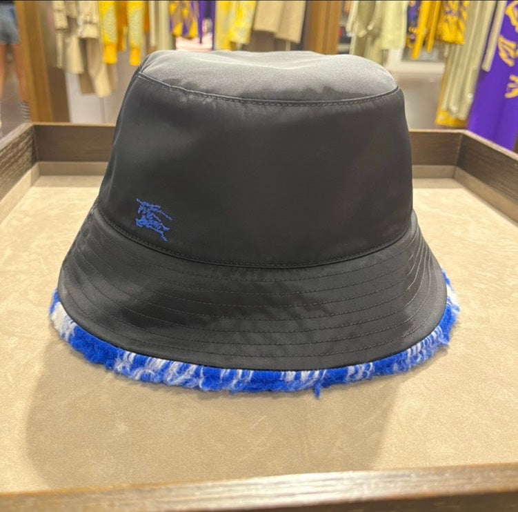 Burberry MH Fleece Check Reversible Bucket Hat Black