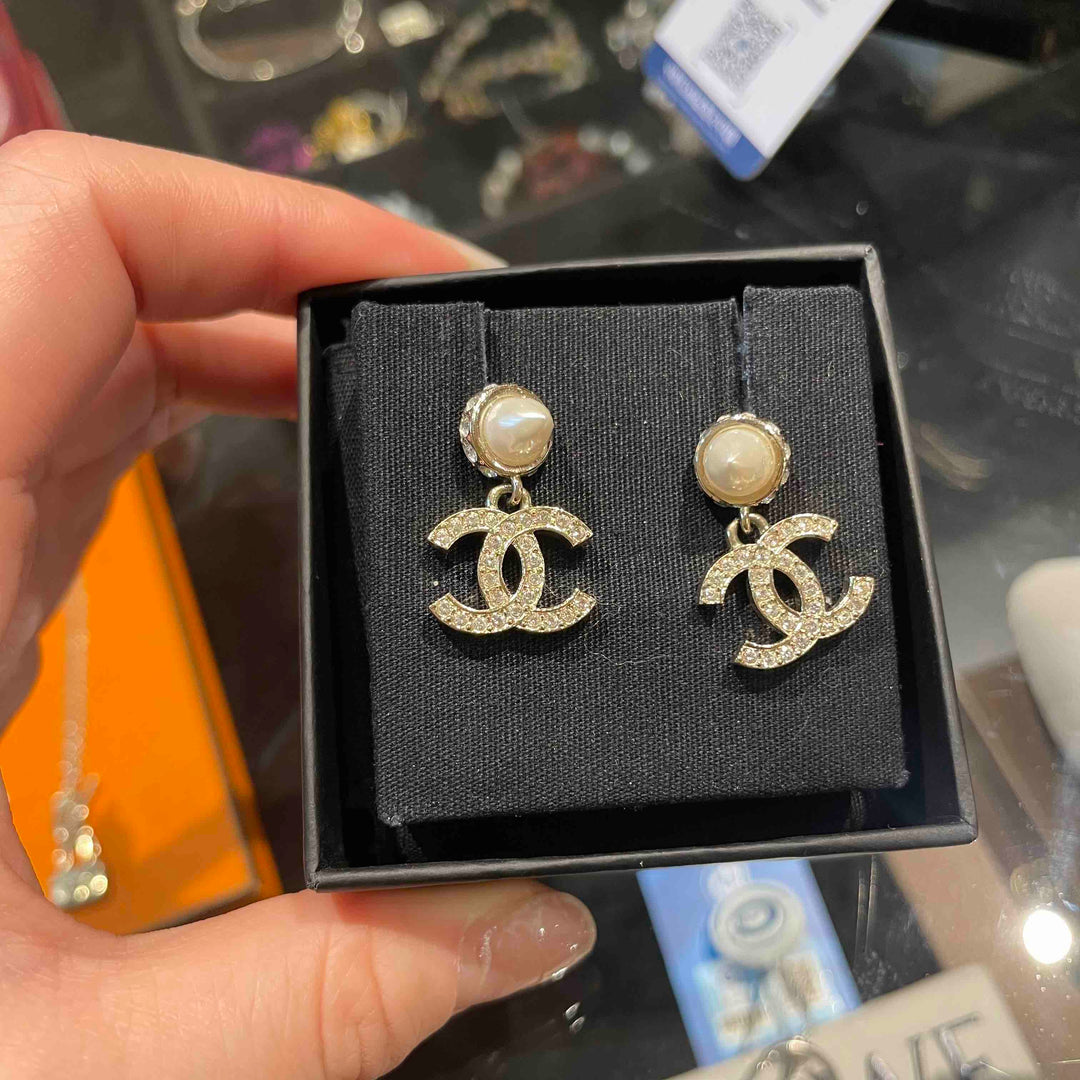 Top Quality Chanel Drop Earring Gold Pearl Earrings