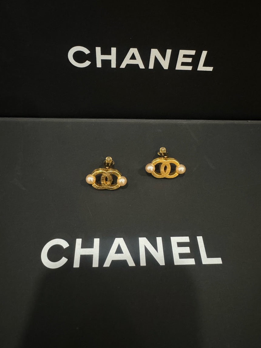 Top Quality Chanel Vintage CC Pearls Ear Clips Gold Earrings