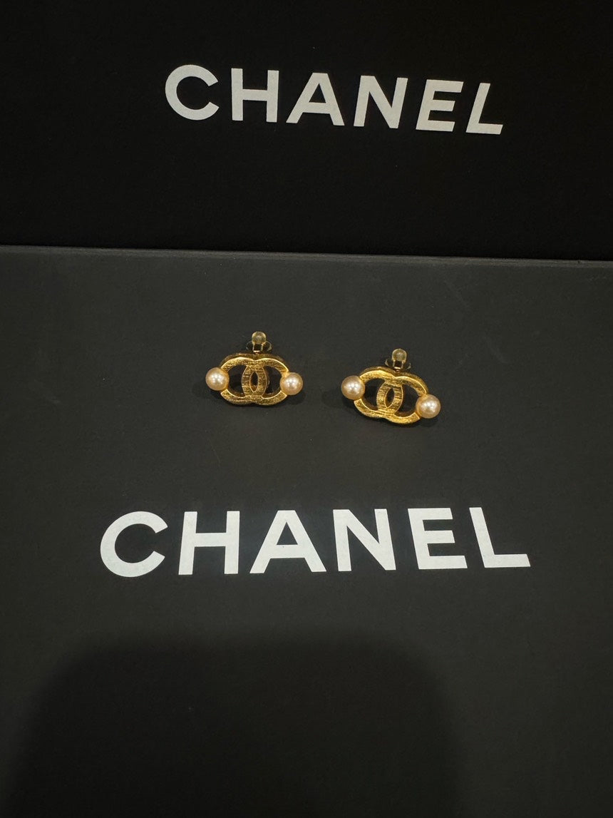 Top Quality Chanel Vintage CC Pearls Ear Clips Gold Earrings