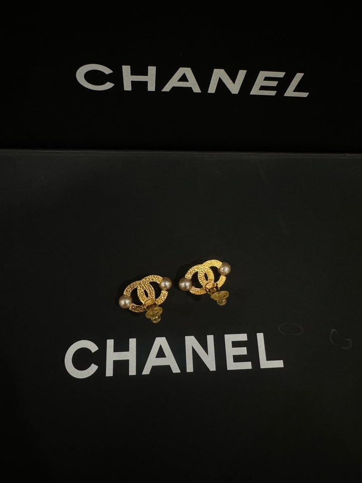 Top Quality Chanel Vintage CC Pearls Ear Clips Gold Earrings