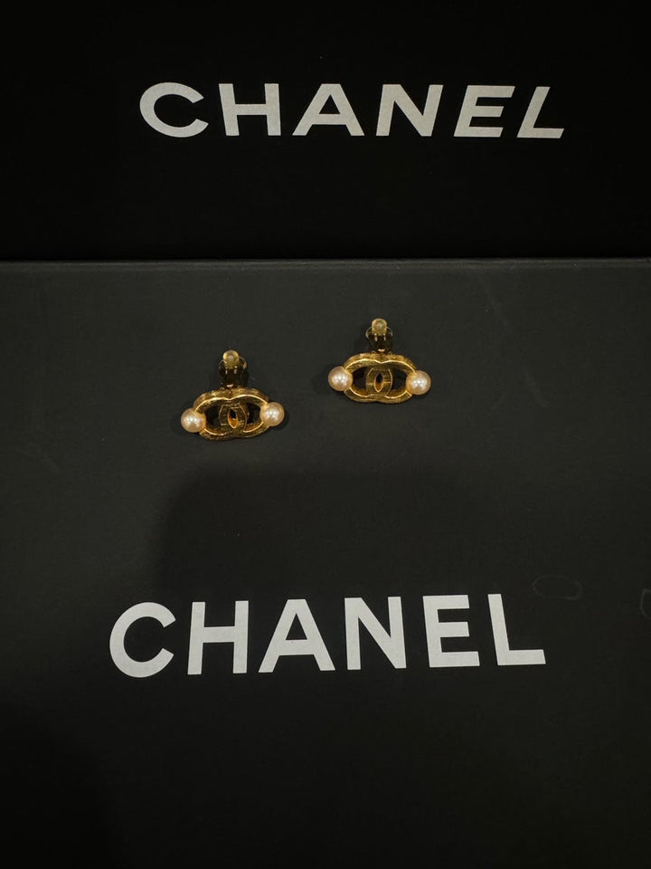 Top Quality Chanel Vintage CC Pearls Ear Clips Gold Earrings