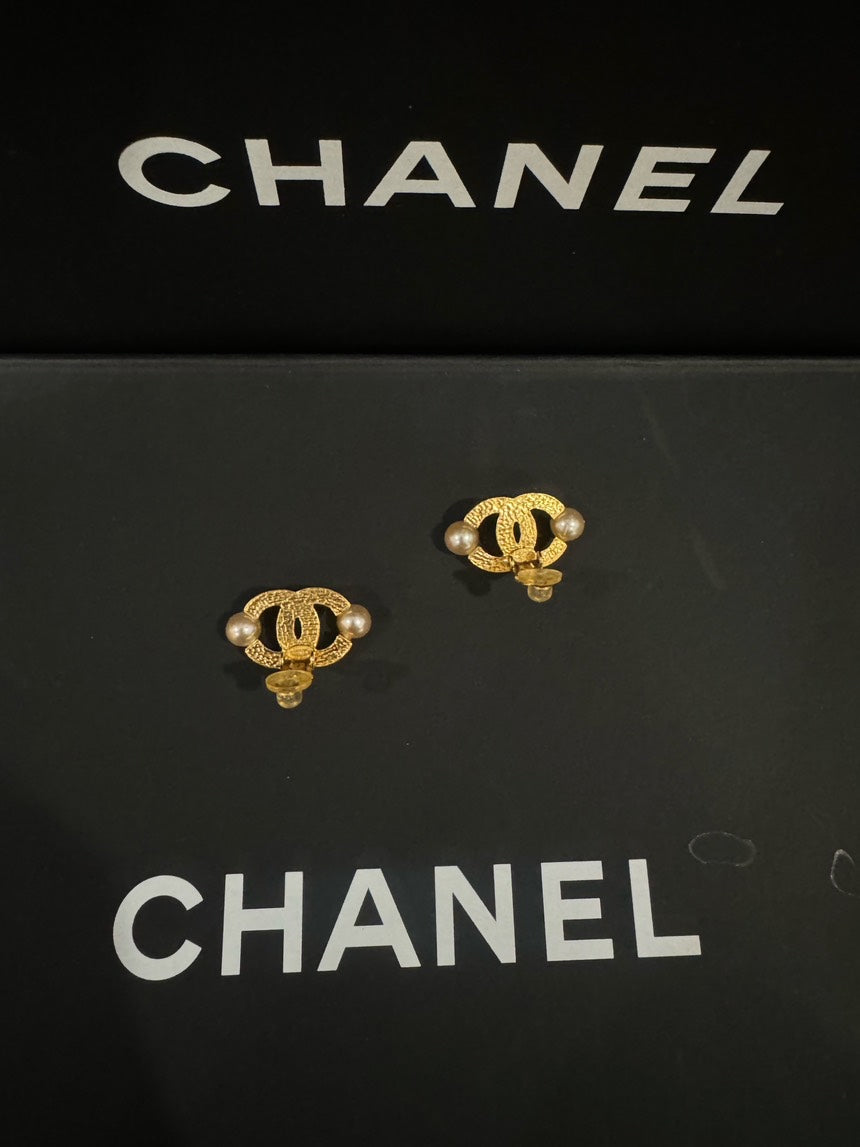 Top Quality Chanel Vintage CC Pearls Ear Clips Gold Earrings