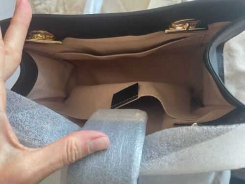 Gucci Bee Padlock Shoulder Bag Beige Ebony Small GG Supreme Leather Handbag New