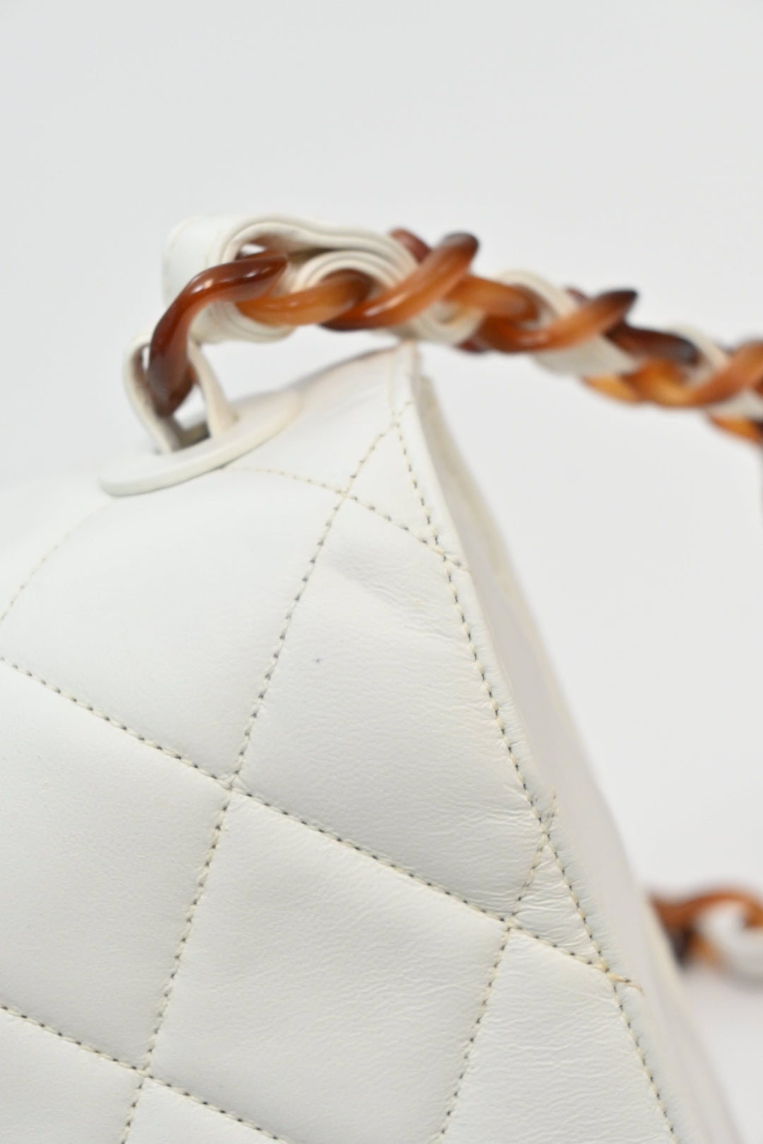 Chanel White matelasse caviar leather 1994-1996 New crossbody bag with tortoiseshell hardware