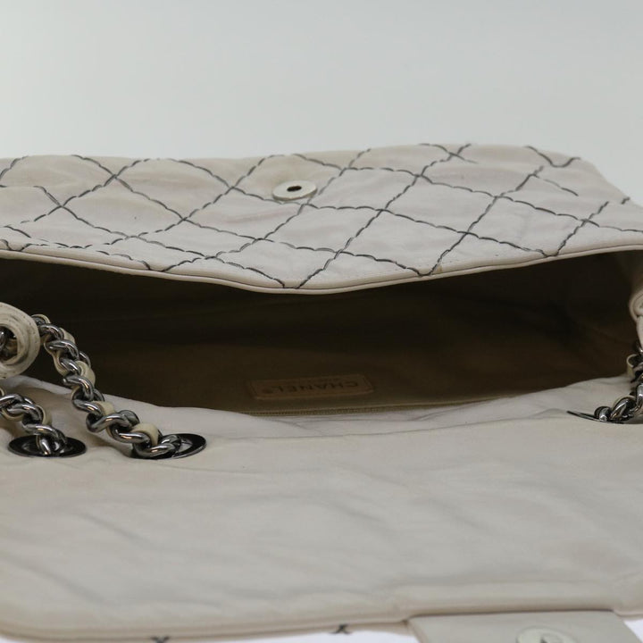 Top Quality Chanel Matelasse Chain Shoulder Bag Leather White CC Auth yk10764