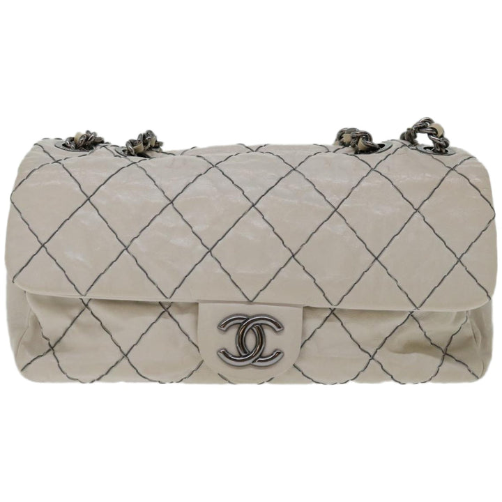 Top Quality Chanel Matelasse Chain Shoulder Bag Leather White CC Auth yk10764