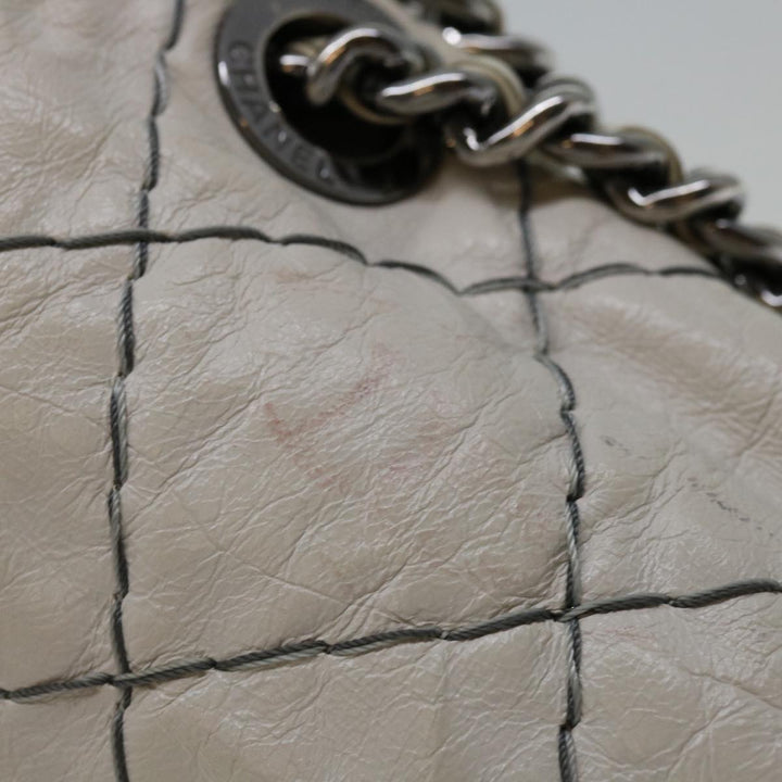 Top Quality Chanel Matelasse Chain Shoulder Bag Leather White CC Auth yk10764