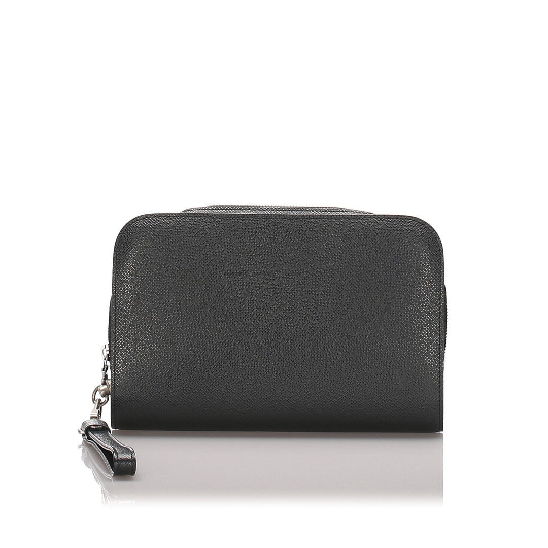 Pre-Loved Louis Vuitton Black Taiga Leather Baikal Clutch France