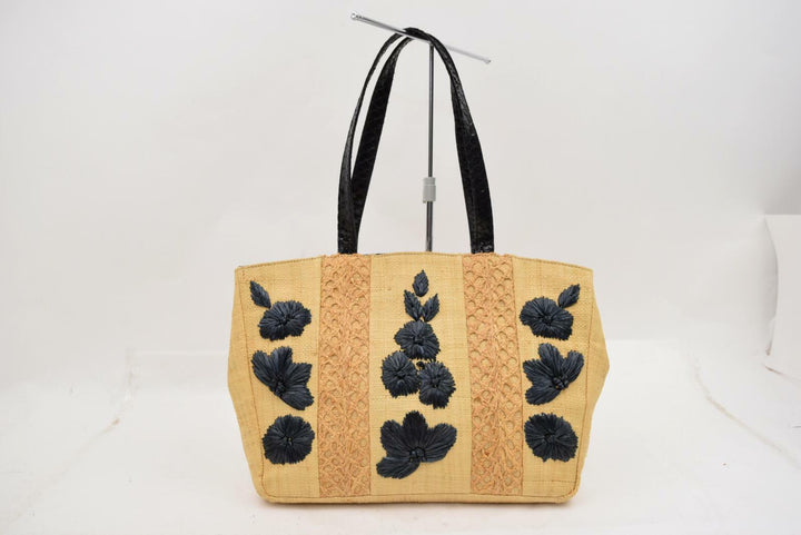 Indistinguishable  Fendi Hand Bag Beige Straw (SHC1-14703)