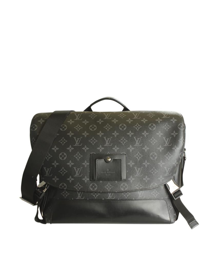 L*V M40510 Messenger MM Voyager Eclipse Monogram Crossbody Bag