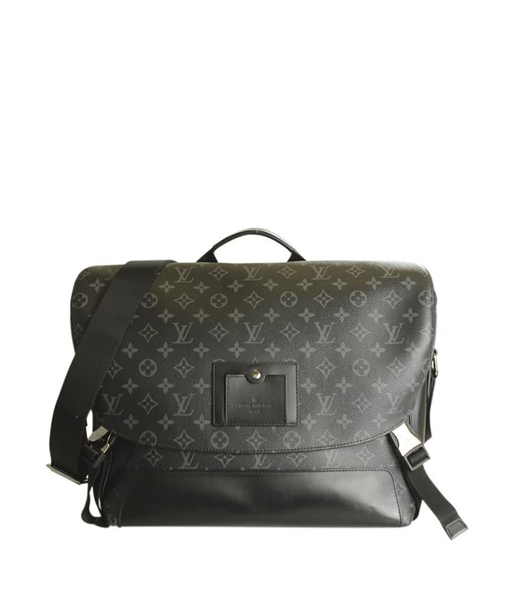 L*V M40510 Messenger MM Voyager Eclipse Monogram Crossbody Bag