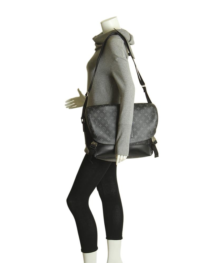 L*V M40510 Messenger MM Voyager Eclipse Monogram Crossbody Bag