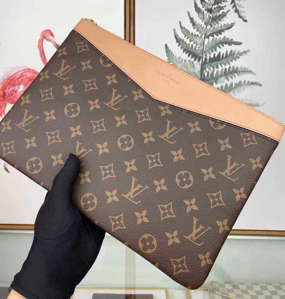Louis Vuitton Daily Pouch