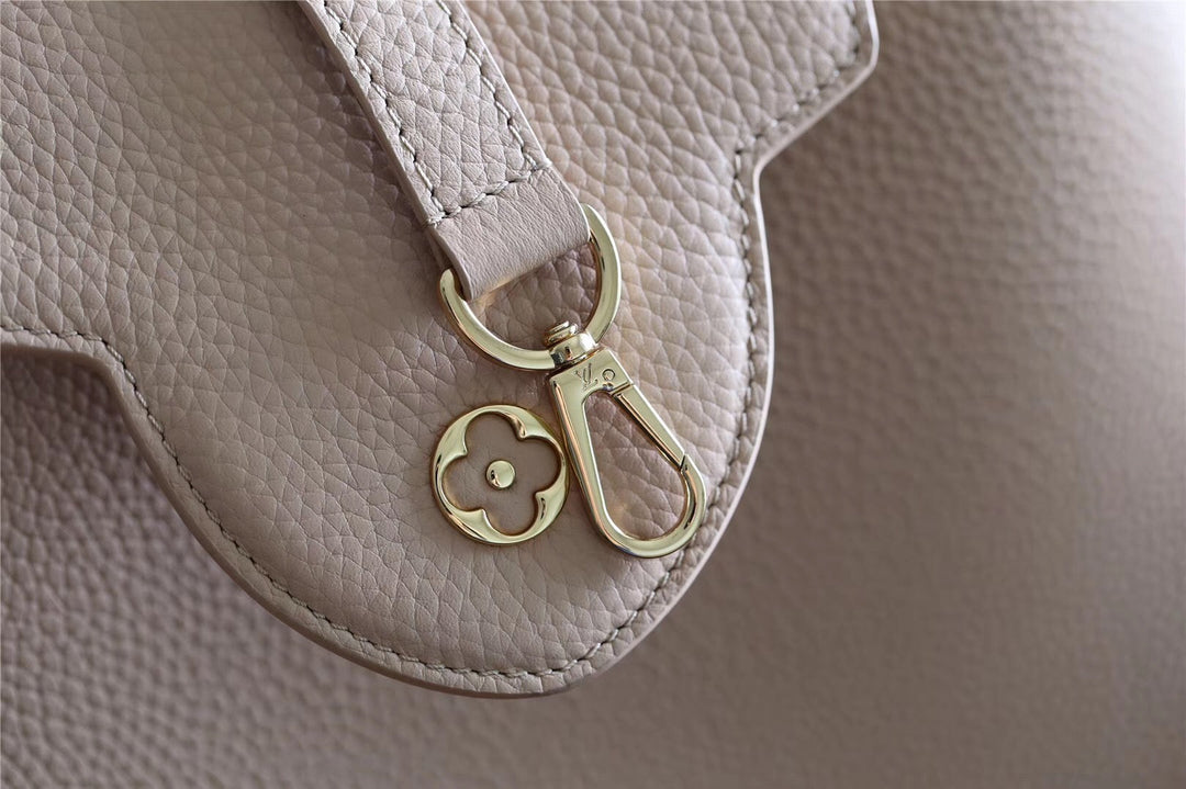 Louis Vuitton Capucines MM Bag