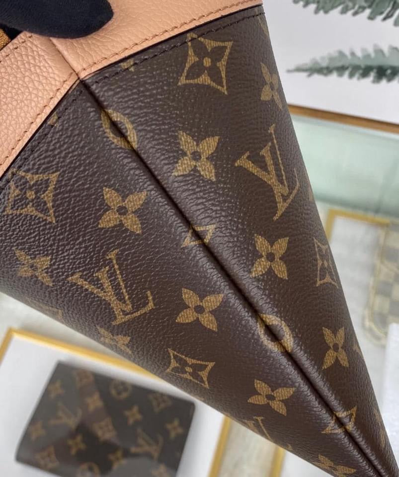 Louis Vuitton Daily Pouch
