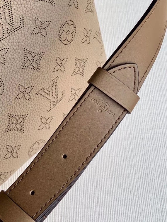 Louis Vuitton Beaubourg Hobo MM Bag