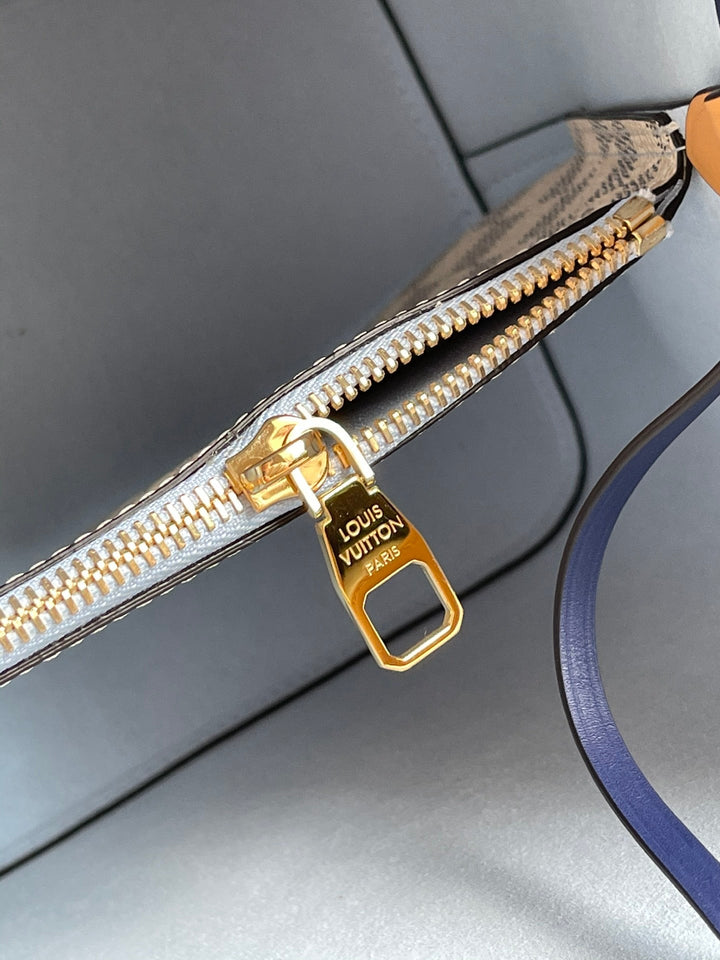Louis Vuitton NeoNoe MM Bag