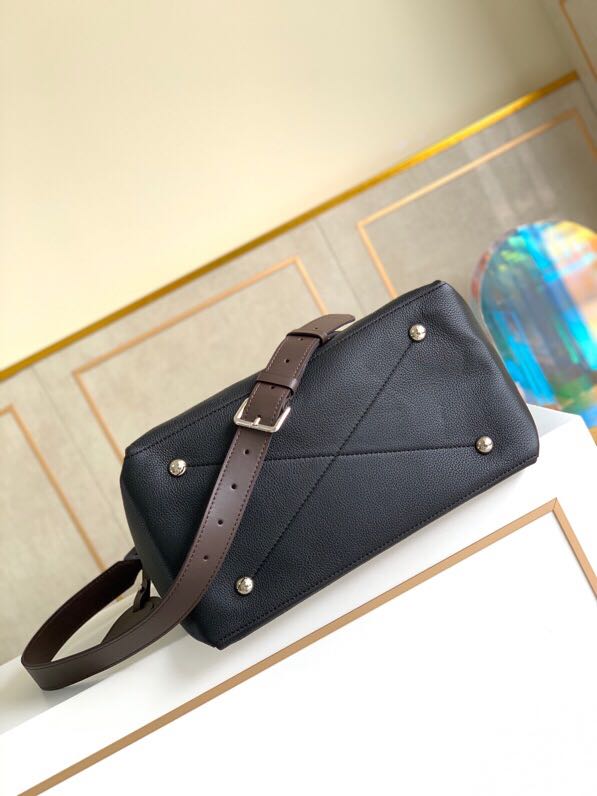 Louis Vuitton Beaubourg Hobo MM Bag