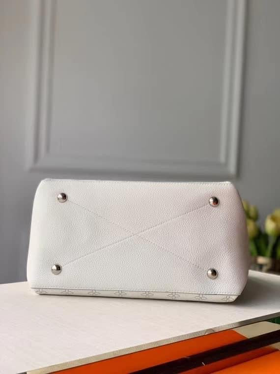 Louis Vuitton Beaubourg Hobo MM Bag