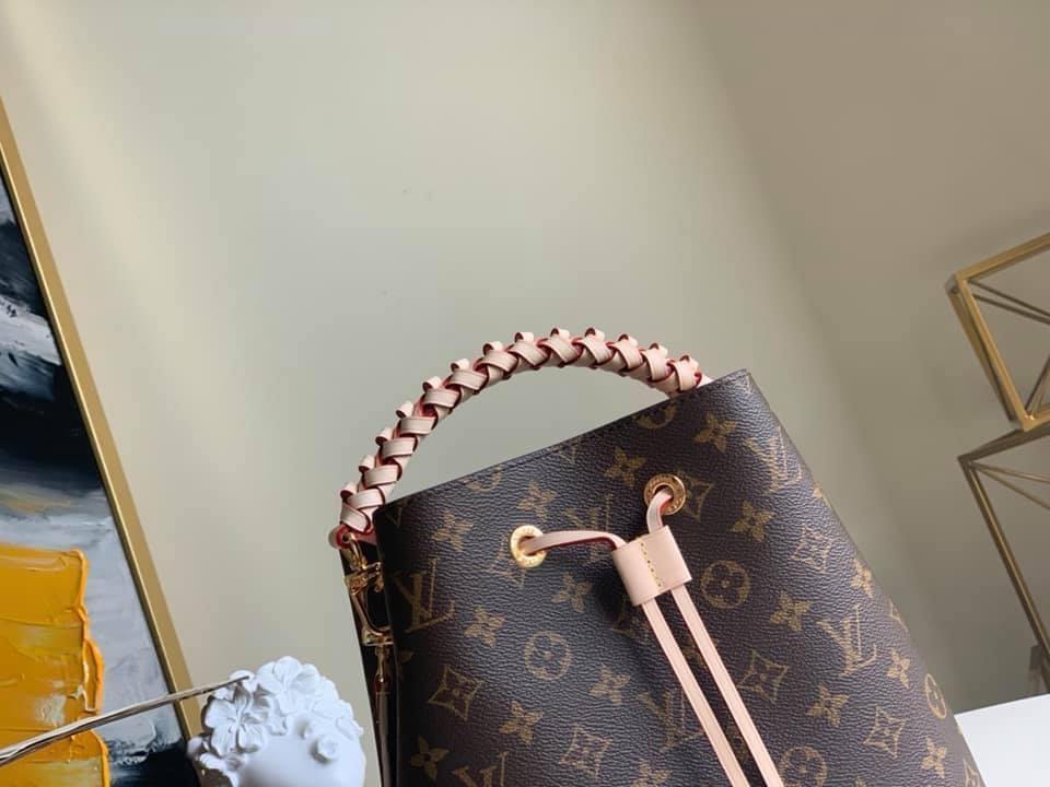 Louis Vuitton NeoNoe MM Bag