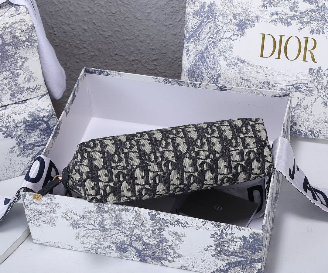 Christian Dior 30 Montaigne Beauty Pouch