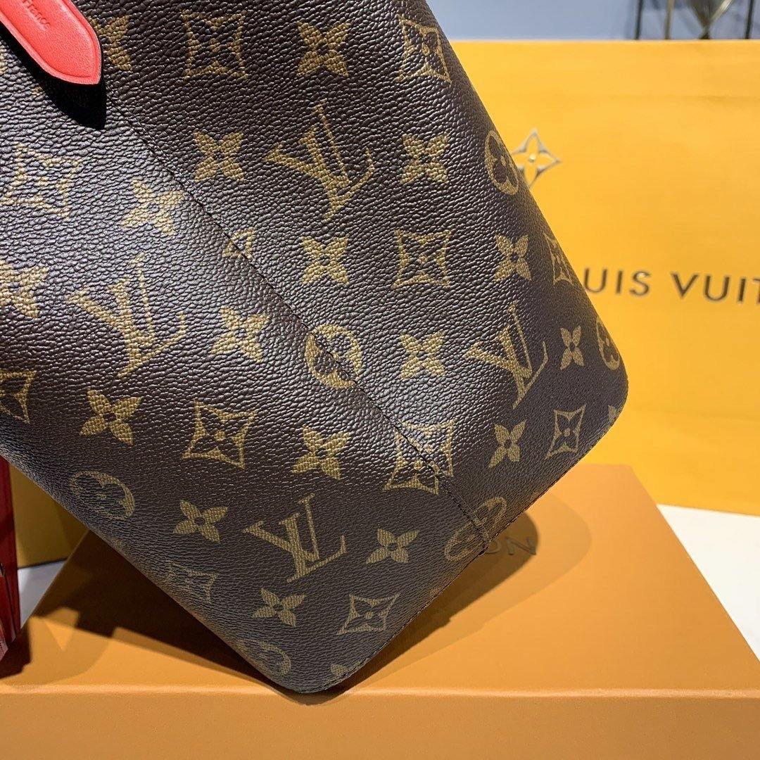Louis Vuitton NeoNoe MM Bag